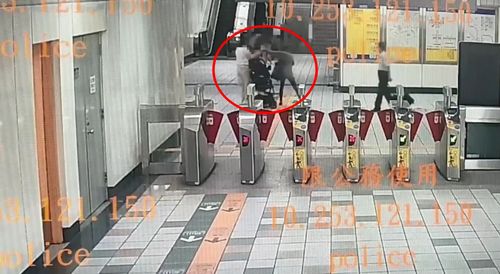 北捷車站女子暴走尖聲咆哮 1歲幼童受驚大哭她被強制就醫