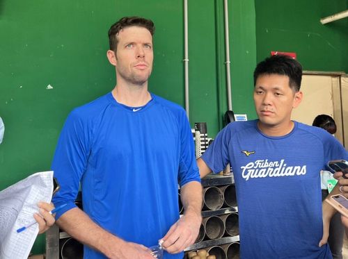 引退前球迷狂蒐簽名、合照 羅力:回饋球迷何樂而不為?