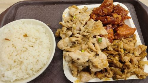 自助餐夾一盤肉加一碗飯!價格讓網友驚呆:財富自由的滋味?