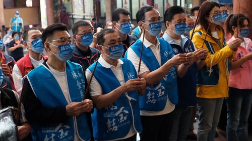 選戰開打首同框！朱立倫讚侯友宜「最強母雞」　盼多幫國民黨輔選