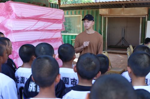 狀元回饋揪甘心　台鋼雄鷹超級新秀曾子祐回饋基層捐錢也捐物資