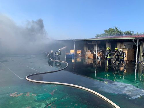 台中印刷工廠大火燒近1小時　50坪廠房付之一炬