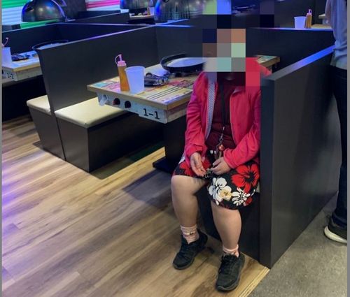 妙齡女坐烤肉店不肯芭比Q 業者報警才知背後故事有洋蔥