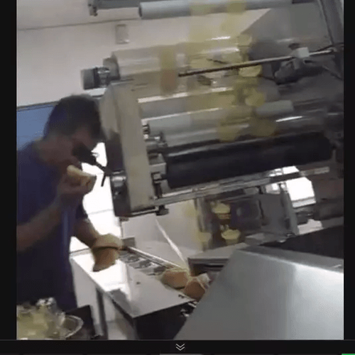 噁！遭爆供國軍吃嘴巴修邊「口水麵包」　高市府稽查廠商涉2罪送辦