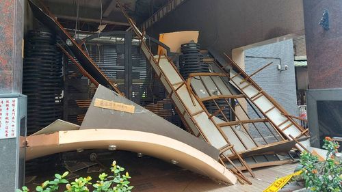 新店社區深夜巨響驚醒居民 中庭天花板崩塌幸無人傷