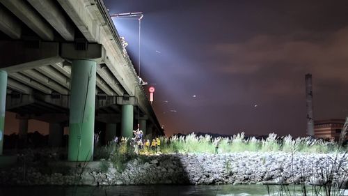 大甲溪詭異命案　機車棄國道人竟在河床！女騎士送醫不治