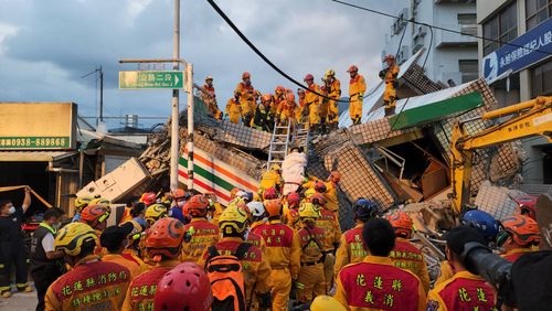 振奮！花蓮玉里樓塌母女救出緊緊相擁　救命關鍵全靠她老公熱線不斷