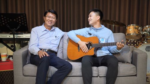 南市長預備備!關心麻豆文旦滯銷 謝龍介高歌月亮代表我的心