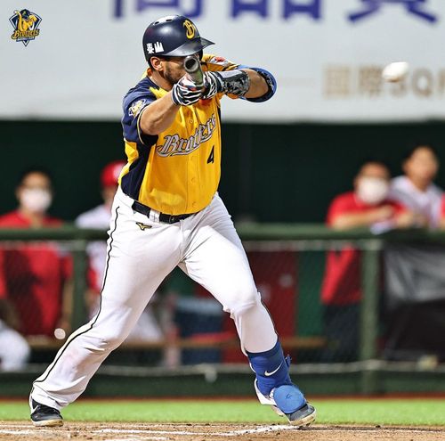 被104公斤福來喜偷點上壘　劉基鴻不只嚇一跳