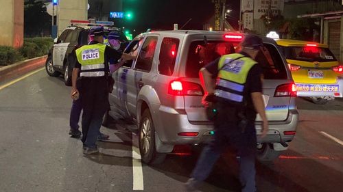 淡水警深夜擴檢掃蕩不法 逮5犯嫌、取締7改裝車