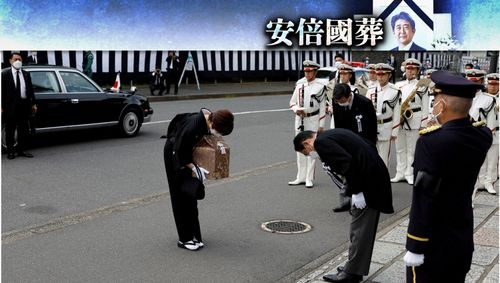 安倍晉三國葬 | 遺孀昭惠頻落淚　菅義偉讚安倍「真正的領導人」