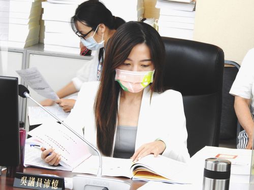 藍綠議員互提告 吳沛憶:不怕恫嚇!不收回冷血評論