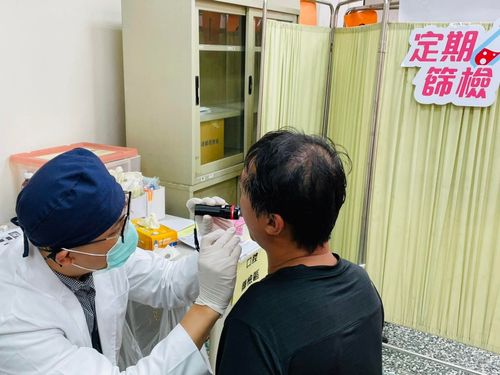 「紅唇族」嘴破1年未癒竟是罹患口腔癌 醫師點出關鍵「致癌因子」