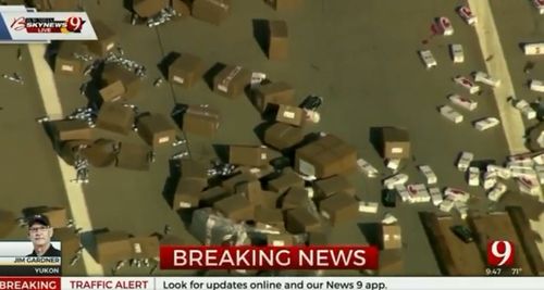 車禍掉出數百支假陽具!性玩具灑滿高速公路 記者羞:我看不出那是什麼