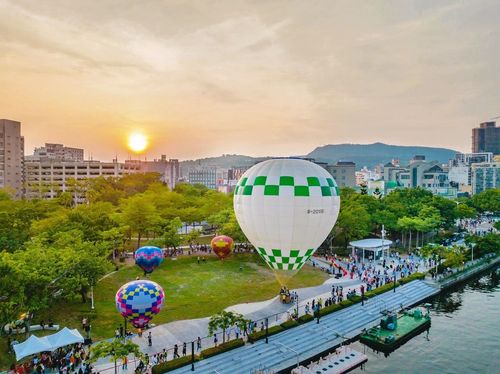 到高雄飞高高 今起连3天爱河坐热气球升空
