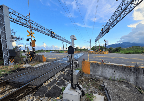 台南至保安平交道3天2死 老師傅還原驚悚瞬間!輪椅男撞破柵欄面向列車「心意已決」