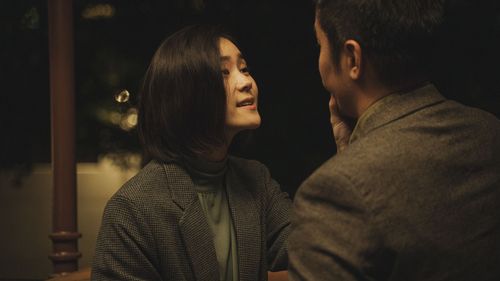 鍾瑶自己加戲「親密小動作」 銀幕老公張孝全喊舒服