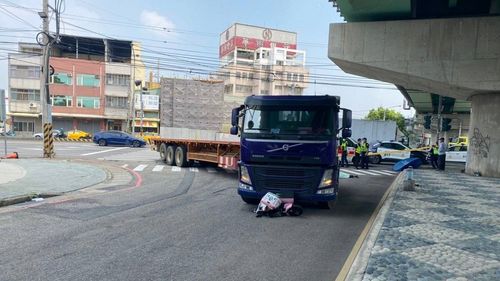 先撞再輾斃!聯結車吞噬電動車 女騎士慘死輪下