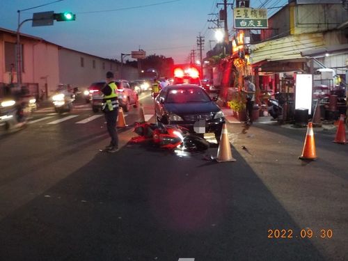 撞擊影片｜阿娘喂！轎車搶快「切西瓜」：重機騎士用命捍衛路權慘摔
