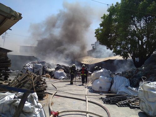 台中鐵皮工廠大火　8消防車灌救50分鐘撲滅