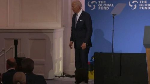 拜登你累了嗎？　演講台上演迷航記