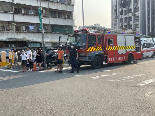 台中舊式5樓公寓火警釀3傷 消防4分隊趕往搶救!起火原因待查