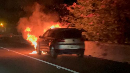 壹蘋直擊｜中山高豐原段火燒車　紅光烈焰駭人竄天際