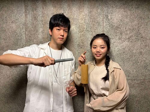 净化系乐团守夜人开唱 竟将矿石水晶搬上台!