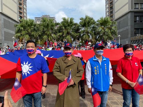 林耕仁華夏新城參加國慶升旗 喊話政府要多放心思照顧人民