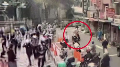 骑机车送上学出车祸！丢下12岁骨折儿肇逃　离谱妈竟然是酒驾