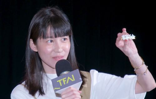 連俞涵自欺欺人裝千金 私下真面目不修邊幅