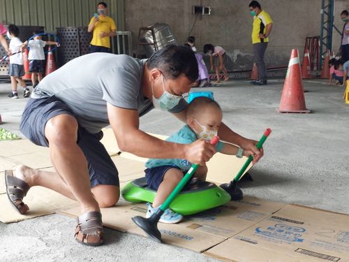 孩子想玩什麼就玩什麼 屏縣府推移動式共融遊戲下鄉