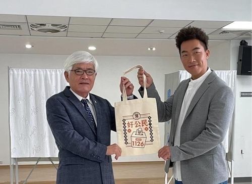 郭泓志為中選會宣傳 號召國人11/26出門投票