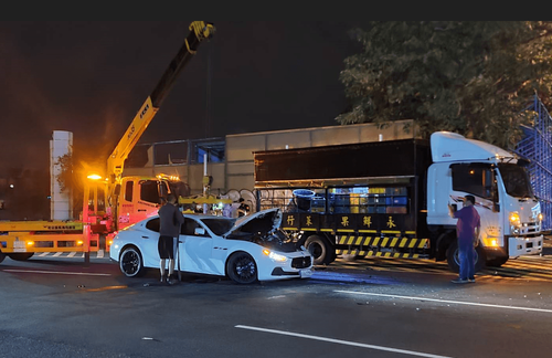 4百萬瑪莎拉蒂狠撞菜車 駕駛棄車落跑!修車費出爐噴一間套房