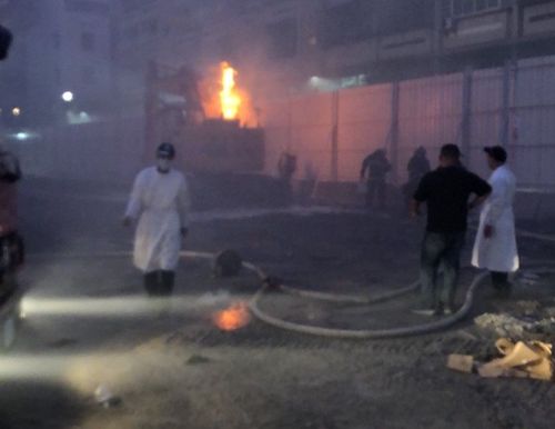 高雄大樓建案工地怪手突自燃 保全急報案!無人傷亡