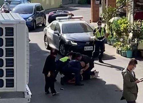 驚險影片曝光!苗栗男狂舞雙刀砍傷2婦 這原因讓他失控