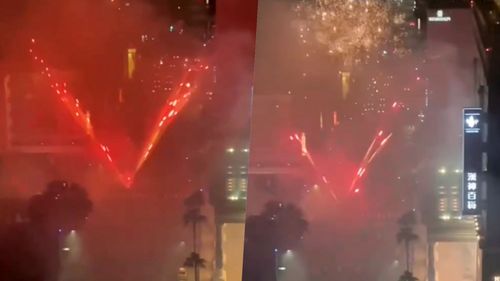 高雄廟會封街炸出「國慶焰火」　霧鎖商圈影片曝光！環保局要揪禍首