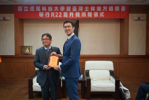 明星级检察官辉煌经历曝!2度办富商案 开庭先闲聊:我有google你