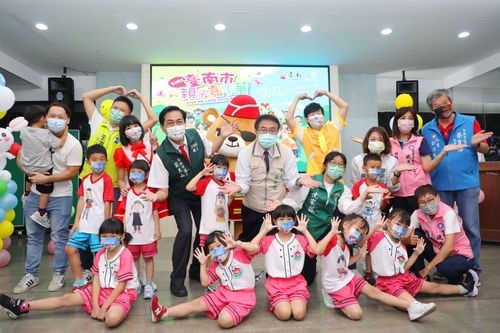 YOYO家族來了!台南親子嘉年華移師溪北 柳丁哥哥、草莓姐姐陪唱跳