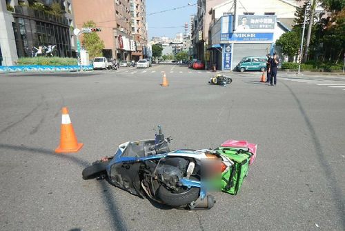 前天才上過講習就出事! 台中外送機車對撞雙載情侶3傷