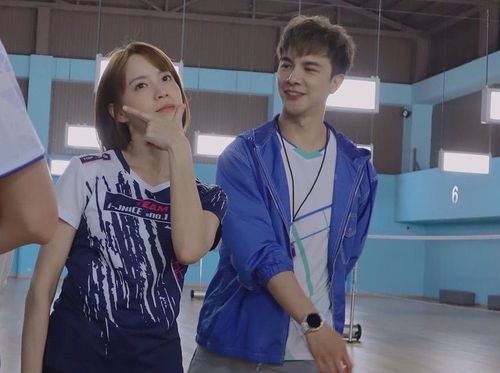 謝佳見對視程予希冒粉紅泡泡 內心急飛馬來西亞團圓烤肉