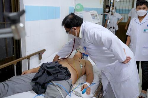 中國貨船集體中毒12死　海上求援急送越南就醫