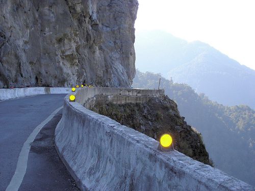 南橫公路強震落石!關山段雙向中斷 今全日封閉路檢