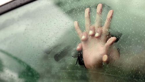 人妻懷孕老公搞上閨密！24分鐘車震錄音曝光　她聽到淫聲浪語崩潰怒告