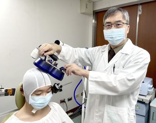 壓力大到要崩潰 38歲女主管無痛腦刺激不再憂鬱