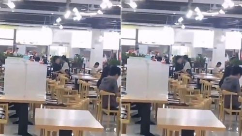 學校餐廳上演「人與人連結」 女學生騎著他搖擺讓同學傻眼