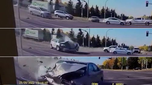 驚悚影片|90歲阿嬤飆車闖紅燈 毀滅5車「自己撞死還拉他陪葬」