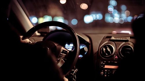 車禍被吊銷駕照的竟是女乘客　原來肇事源自「她幫駕駛口愛」