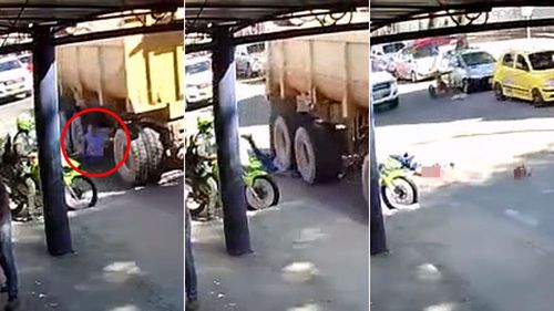 貼大車近一點馬上死 影片超驚悚!騎士腦袋被輾到炸裂噴出去