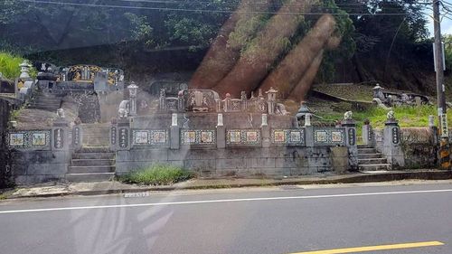 Google導航帶路找客戶 轉頭大驚「墓地地在您的左手邊」